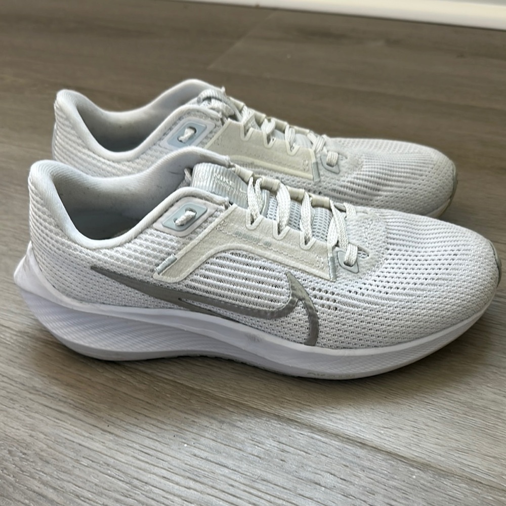 Nike Pegasus 40 White Athletic Sneakers size 5.5 women’s - Picture 3 of 12